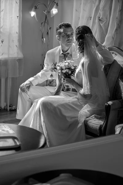 Bride and groom and wedding time — Stock Photo, Image