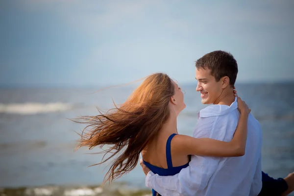 Couple of a young lovers on the beach having dating — Stock Photo, Image