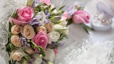 Alyans düğün sembolü olarak