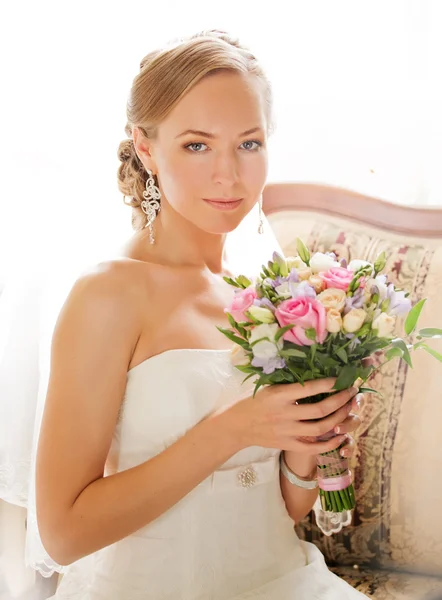 Bride and groom and wedding time — Stock Photo, Image