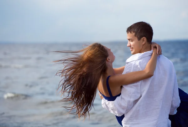 Couple of a young lovers on the beach having dating — Stock Photo, Image