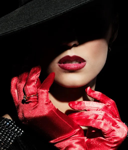 Güzel genç kadın portresi