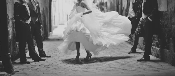Boldog menyasszony tánc Jogdíjmentes Stock Képek