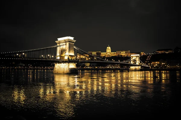 Szechenyi Řetězový most a královský palác, Budapešť — Stock fotografie