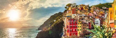 Riomaggiore panorama, Cinque Terre, Italy clipart