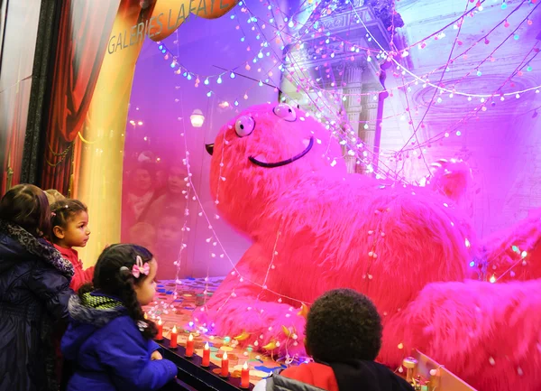 Décoration de Noël aux Galeries Lafayette grand magasin — Photo