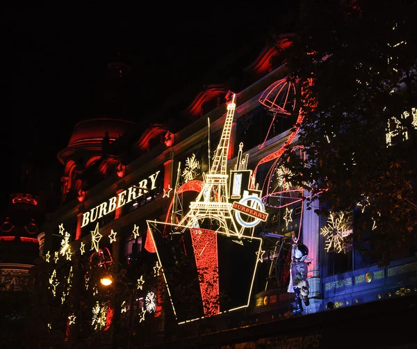 Christmas decoration in the windows of Printemps department store — Stock Photo, Image