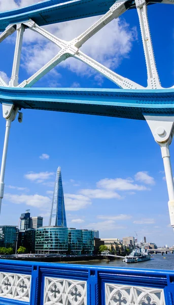 Shard skyscraper in sunny day — Stock Photo, Image