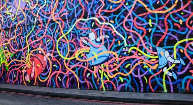 Robotlar ile renkli soyut grafiti