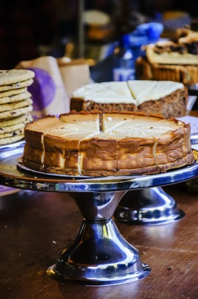 Gâteau au fromage, gâteaux et biscuits au café — Photo