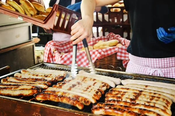 Puesto de perros calientes en el famoso Borough Food Market —  Fotos de Stock