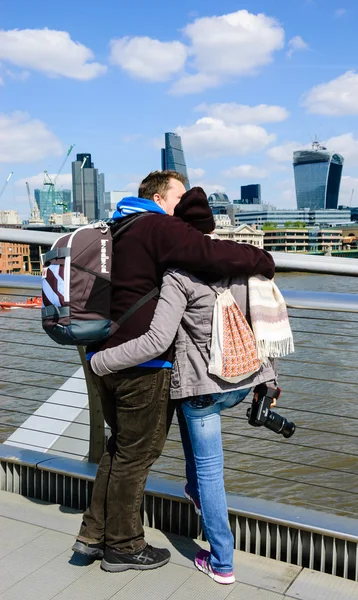 Tourists looking on the cityscape from Millennium Bridge — Stock Photo, Image