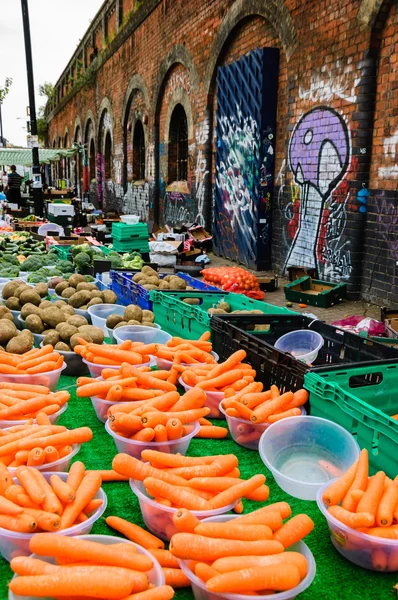 Brick Lane markette taze sebze. — Stok fotoğraf