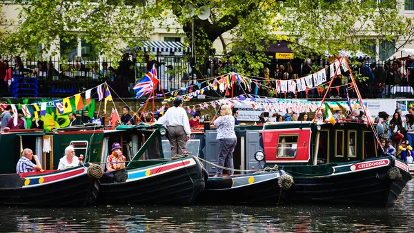 Traditional boats participate in Canalway Cavalcade — Stock Photo, Image