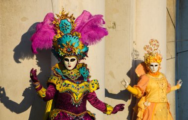 geleneksel Karnaval sırasında iki maskeleri.