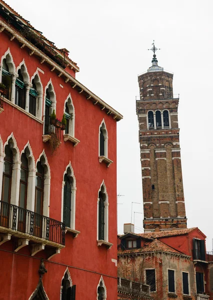 Typical Venetian building and bell tower — Stock Photo, Image