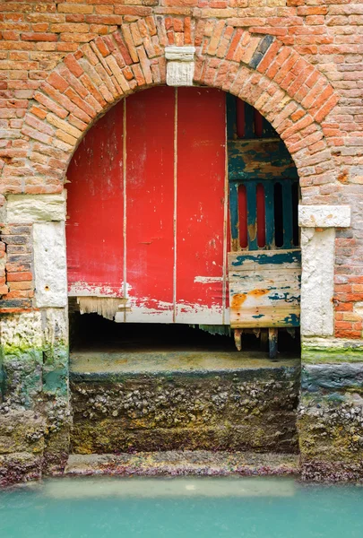 Red damaged door — Stock Photo, Image