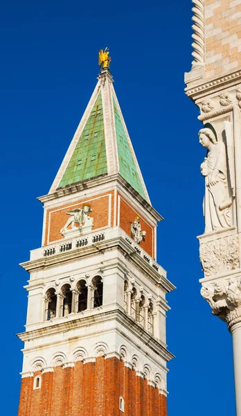 Angel at corner of Doge's Palace and Campanile — Stock Photo, Image