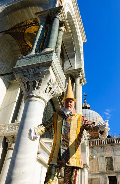 Uomo in costume di carnevale in Piazza San Marco — Foto Stock
