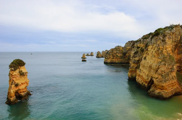 Boltozatok Barlangok Sziklaalakzatok Dona Ana Beach Lagos Algarve Part Portugália — Stock Fotó