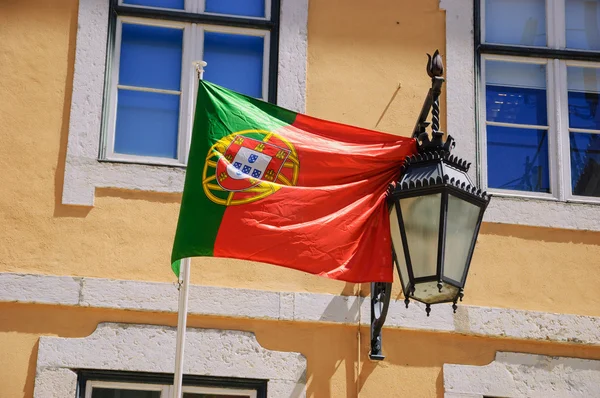 Portugal flag on the house in the city center of Lisbon. — Stock Photo, Image