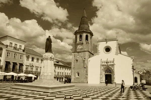 Plaza principal de la ciudad medieval Tomar (Portugal). Foto envejecida. Sepia . — Foto de Stock