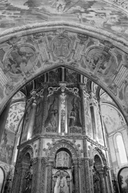 Tomar, Portekiz - 28 Nisan 2015: Romanesk Order of Christ manastırda kilise (Şövalyeleri tarafından inşa) yuvarlak. Bu Portekizce önemli Unesco Dünya Mirası 1983 yılından bu yana anıtıdır.
