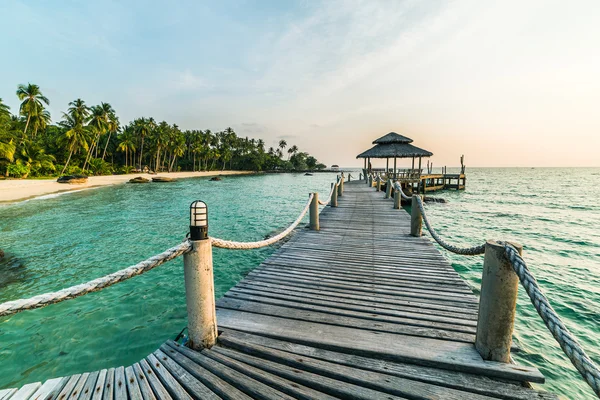 Long wooden bridge pavilion in beautiful tropical island — Stock Photo, Image