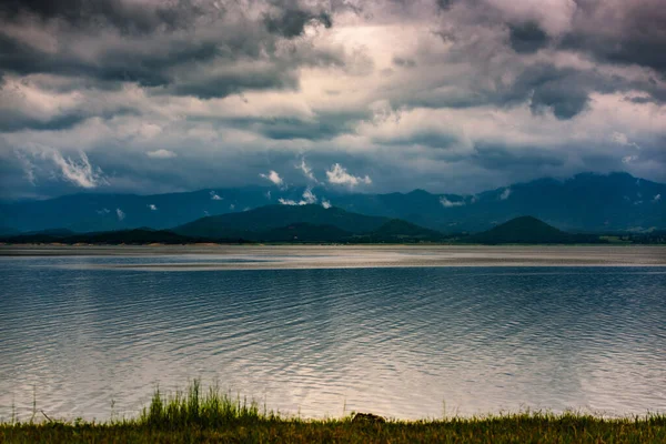 Luz Mística Madrugada Presa Tailandia Paisaje — Foto de Stock