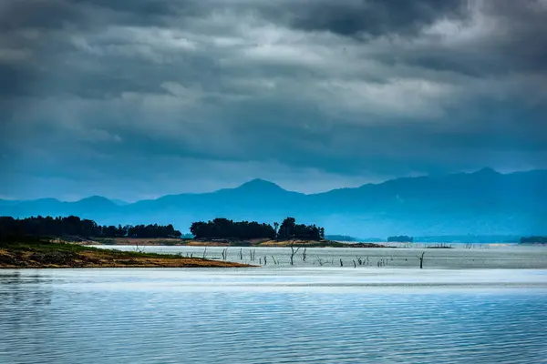 Sabahın Erken Saatlerinde Baraj Tayland Mistik Bir Işık Peyzaj — Stok fotoğraf