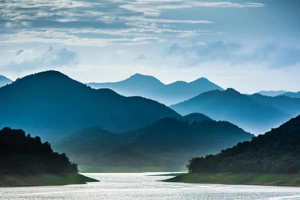 Tropikal dağ silsilesi, burası Krachan Kaeng Milli Parkı, Tayland