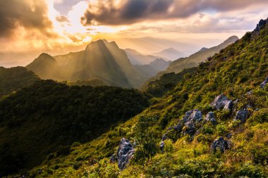 Doi Luang Chiang Dao, yüksek dağ, Raylight günbatımı manzara