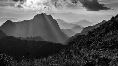 Doi Luang Chiang Dao, yüksek dağ, Raylight günbatımı manzara