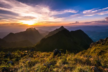 Doi Luang Chiang Dao, yüksek dağ, Raylight günbatımı manzara