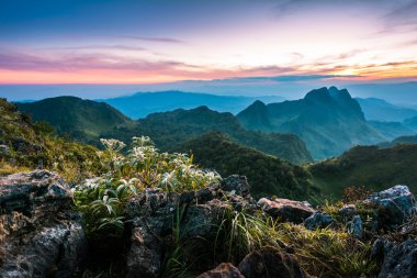 Doi Luang Chiang Dao, yüksek dağın Chian, günbatımı manzara