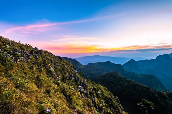 Por do sol Paisagem em Doi Luang Chiang Dao, Alta montanha em Chian — Fotografia de Stock