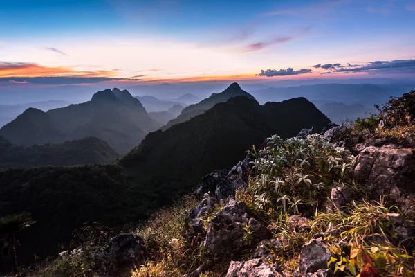 Zachód słońca krajobraz w Doi Luang Chiang Dao, wysokie góry w jej — Zdjęcie stockowe