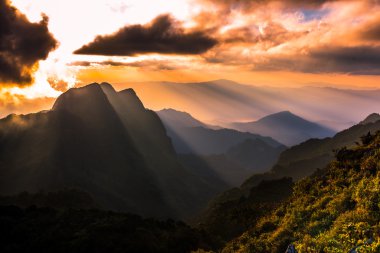 Doi Luang Chiang Dao, yüksek dağ, Raylight günbatımı manzara