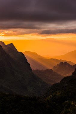 Dağ günbatımı Tayland