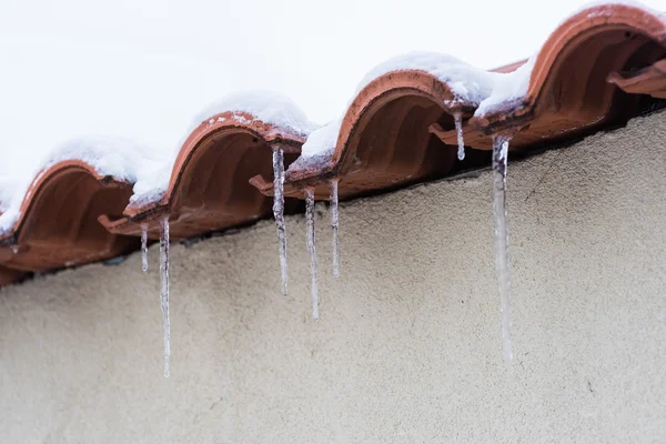 Μακρά icicles που κρέμονται — Φωτογραφία Αρχείου