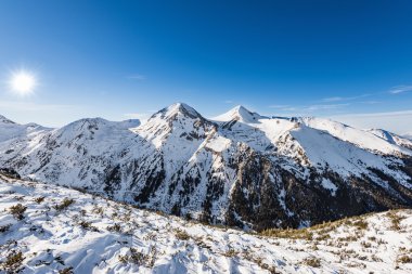 karla kaplı dağlar