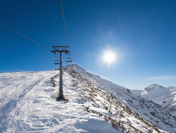 Stoeltjeslift voor skiën — Stockfoto