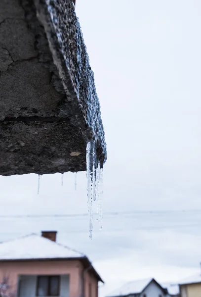Long icicles hanging — Stock Photo, Image