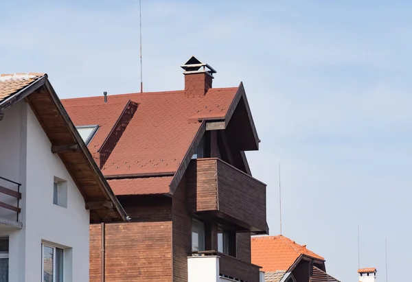 Gable huis met een dak — Stockfoto