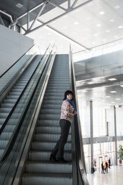 Camlı yürüyen merdiven odası.