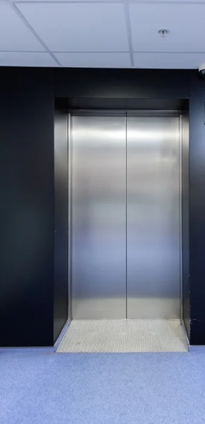 エレベーターキャビンステンレス鋼 — ストック写真