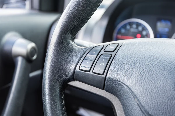 The steering wheel of a modern car — Stock Photo, Image