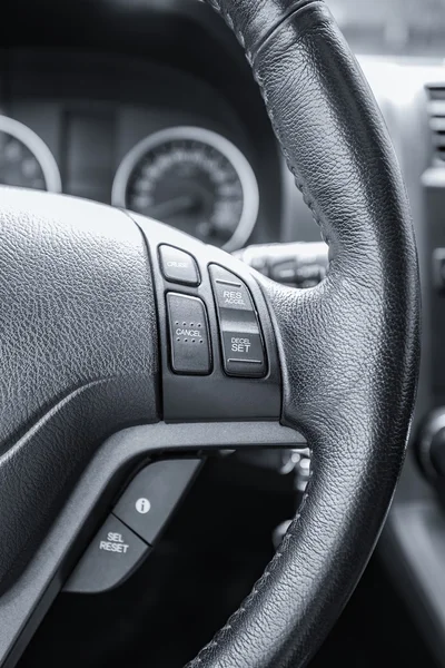The steering wheel of a modern car — Stock Photo, Image
