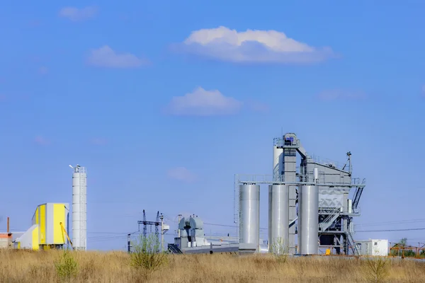 Processing plant with a tank — Stock Photo, Image