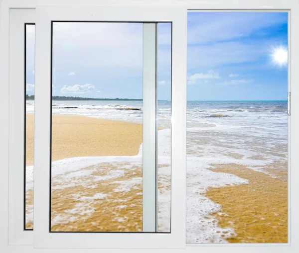Fenster mit Meerblick — Stockfoto